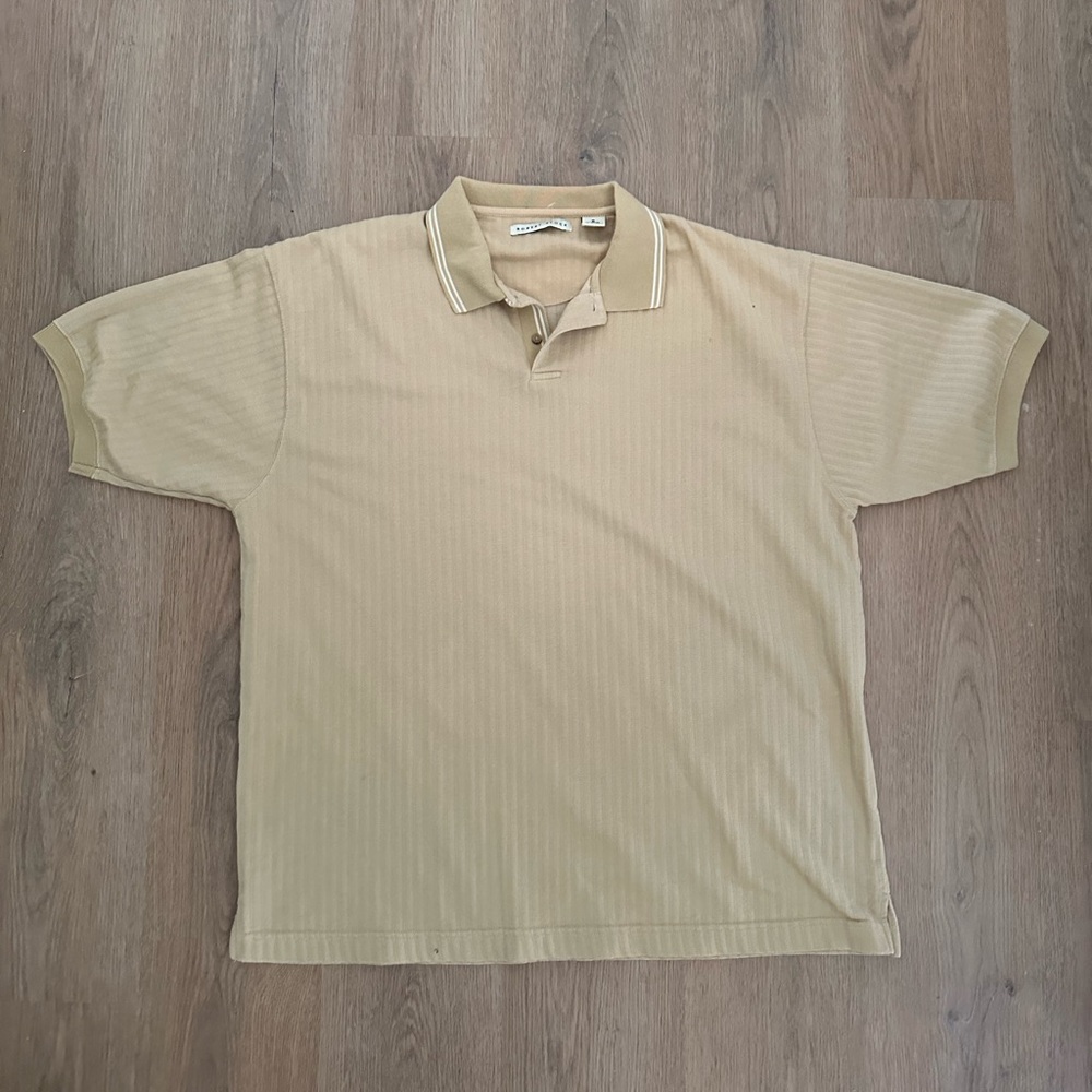 Retro men’s collared shirt.